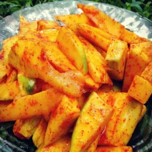 সরাসরি বাগান থেকে টকমিস্টি কাঁচা আম